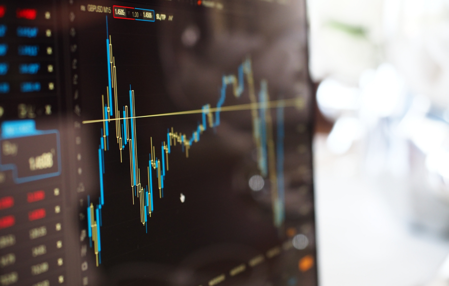 Is now a good time to invest in shares? Image of computer screen with fluctuating share prices.